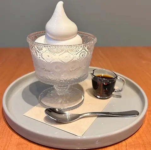 コーヒーリキュールをかけた大人のアフォガード