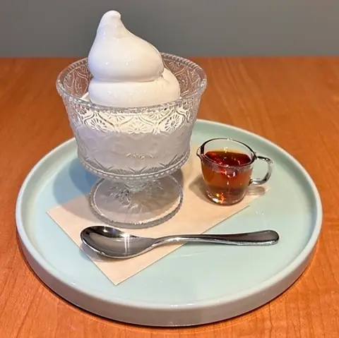 アールグレイリキュールをかけた大人の紅茶アフォガード